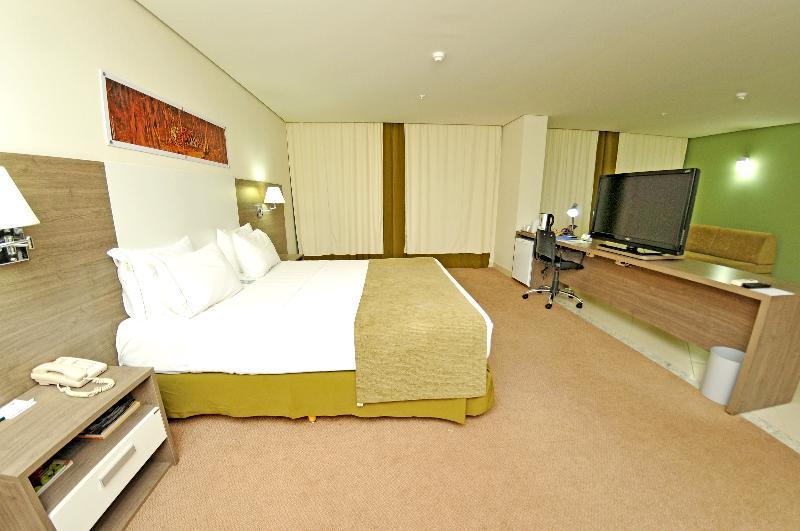 Hotel Inter Cuiaba Exterior foto A room at the hotel